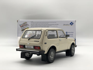 Lada Niva Weiß