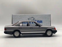 Carica l&#39;immagine nel visualizzatore di Gallery, Mercedes 300E W124 1984 Silver
