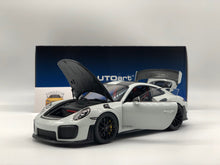 Lade das Bild in den Galerie-Viewer, Porsche 911 (991.2) GT2 RS Weissach Package White

