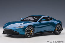 Carregar imagem no visualizador da galeria, Aston Martin Vantage 2019 Ming Blue
