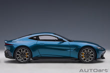 Carregar imagem no visualizador da galeria, Aston Martin Vantage 2019 Ming Blue
