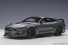 Lade das Bild in den Galerie-Viewer, Ford Mustang Shelby GT-350R Lead Foot Grey / Black Stripes
