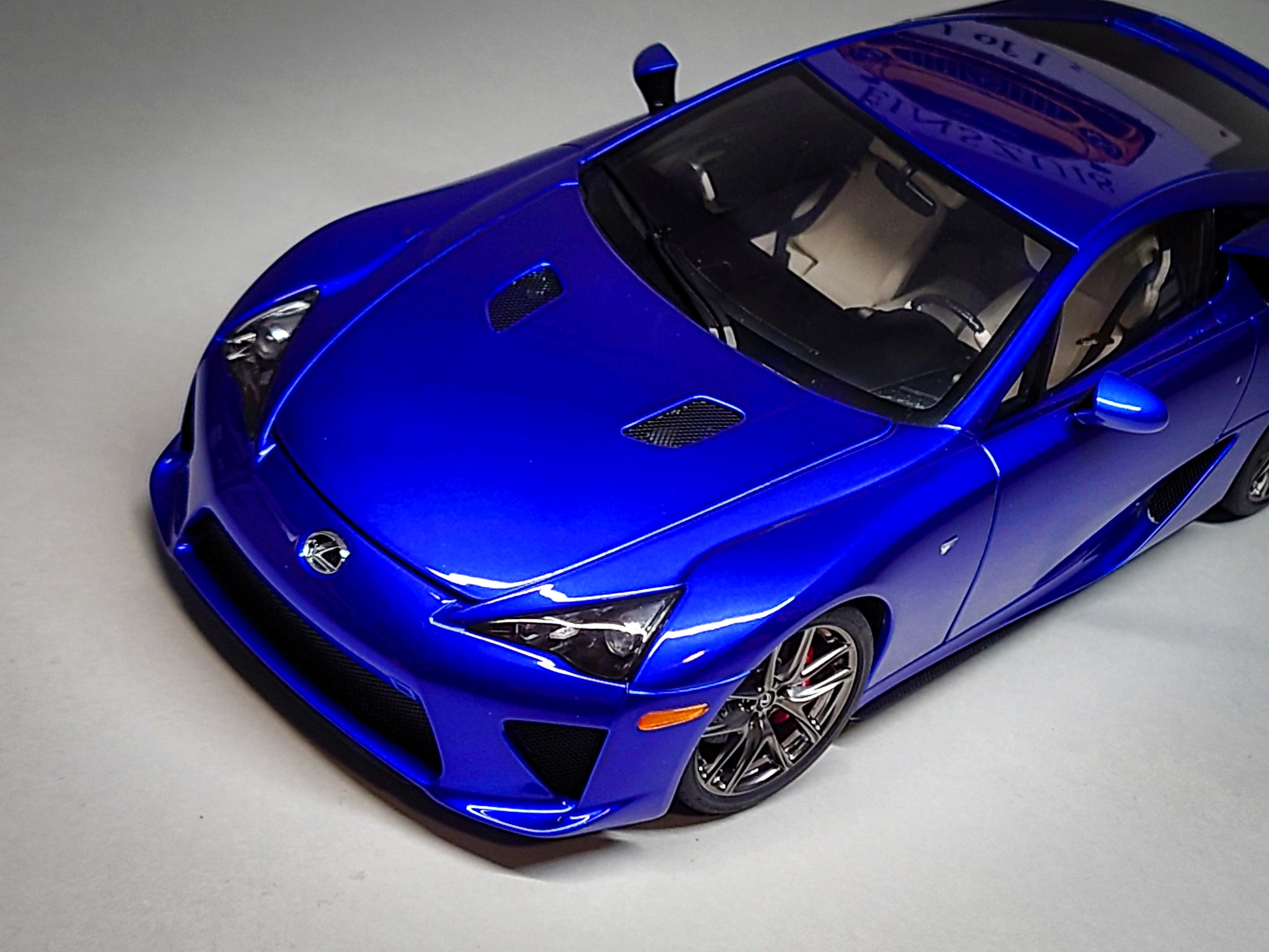 Lexus LFA dunkelblau