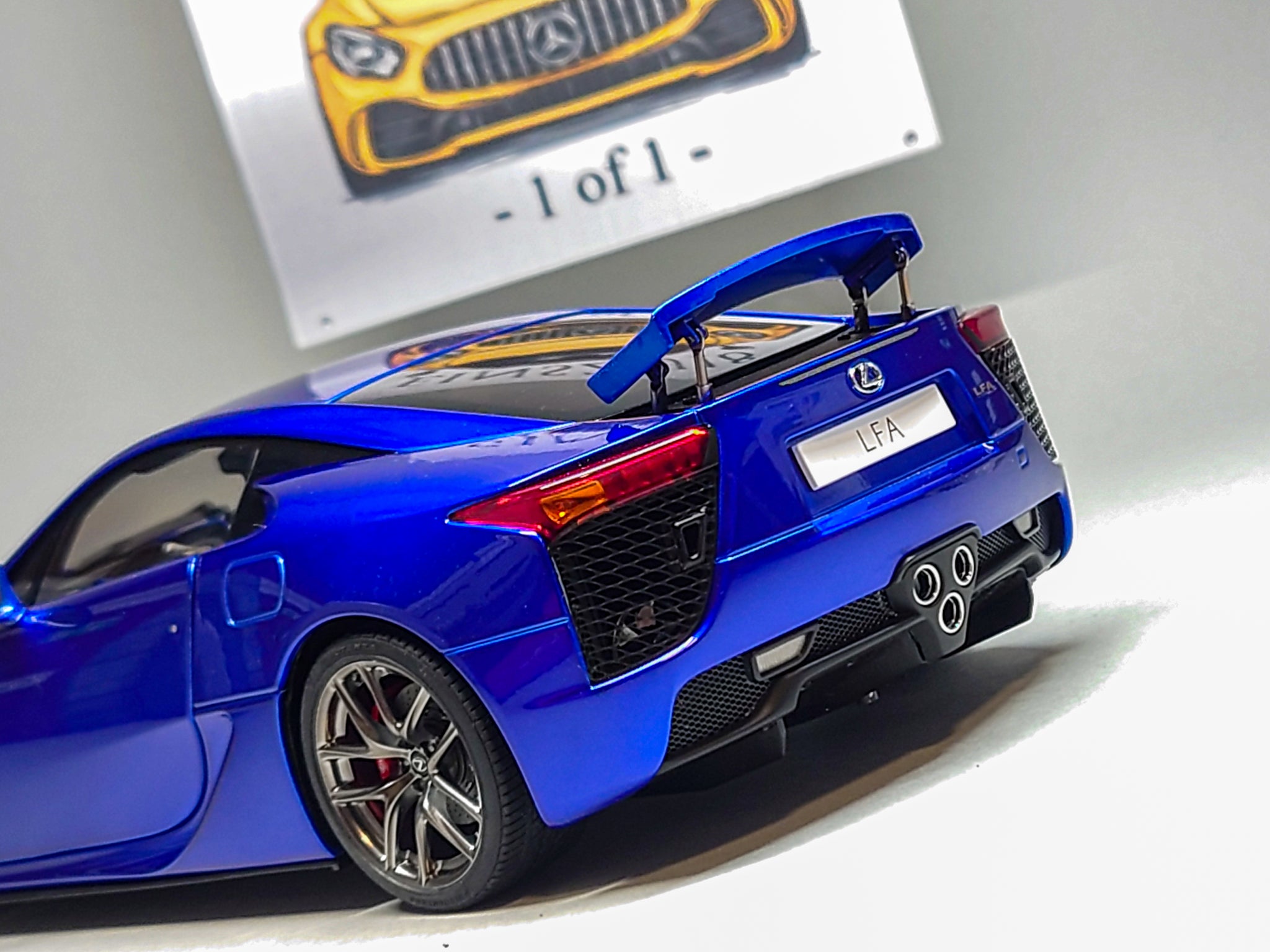 Lexus LFA dunkelblau