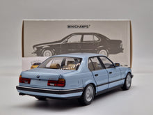 Carregar imagem no visualizador da galeria, BMW 730i (E32) 1986 Light Blue Metallic
