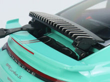 Lade das Bild in den Galerie-Viewer, Porsche 911 (992) Turbo S Coupe Sport Design 2021 Green (All Open)
