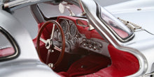 Lade das Bild in den Galerie-Viewer, Mercedes-Benz 300 SLR Coupé, 1955, rotes Interieur
