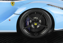 Lade das Bild in den Galerie-Viewer, Ferrari LaFerrari Tailor Made Baby Blue 1:12
