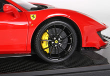 Lade das Bild in den Galerie-Viewer, Ferrari 488 Pista Rosso Corsa 322 1:12
